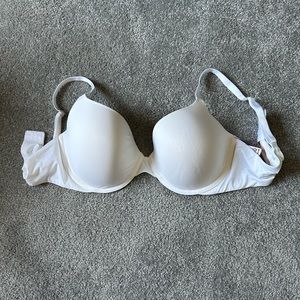 EUC Victoria Secret lightly lined Demi tshirt bra, 36D